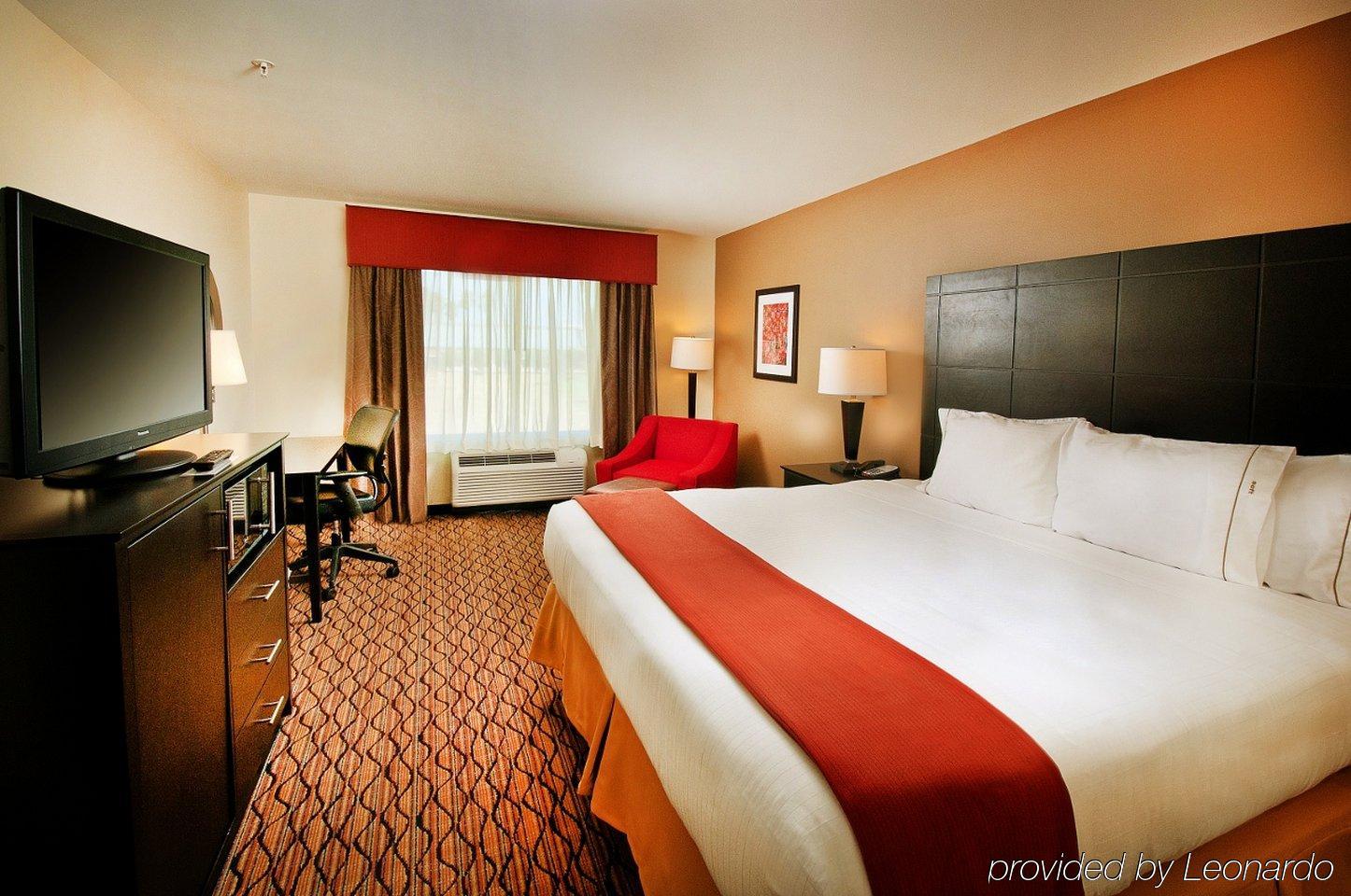 Holiday Inn Express Hotel And Suites Pearsall By Ihg Ngoại thất bức ảnh