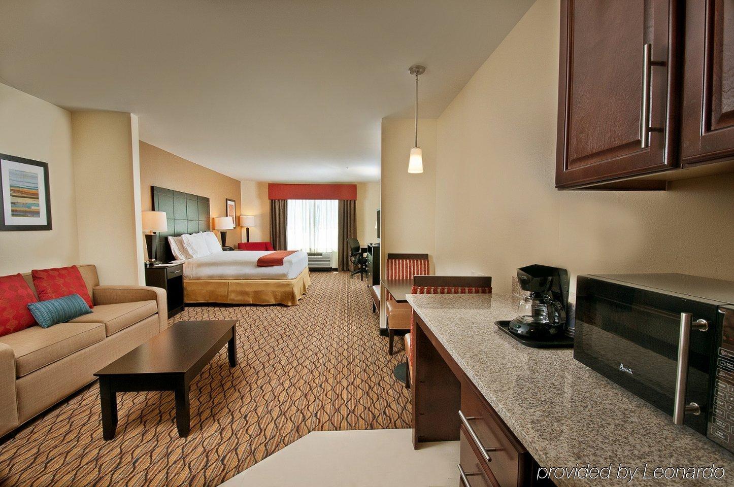 Holiday Inn Express Hotel And Suites Pearsall By Ihg Ngoại thất bức ảnh